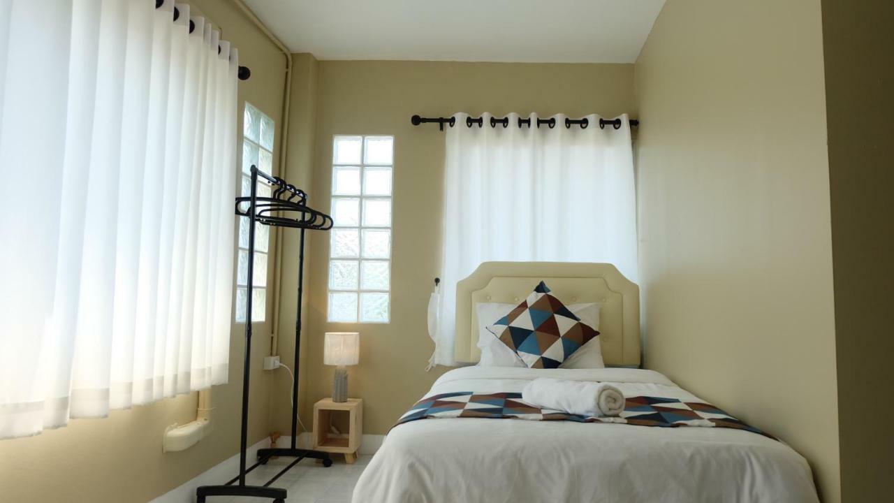 치앙마이 Why Not House 호스텔 외부 사진